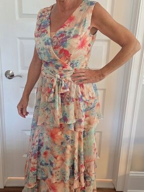 Floral Tiered V-Neck Sleeveless Maxi Dress - Peach Multi